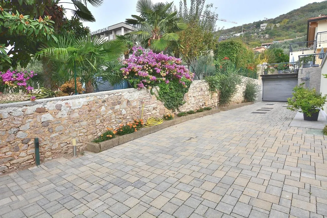 Apartment Casa Al Lago With Pool Torri Del Benaco Italy
