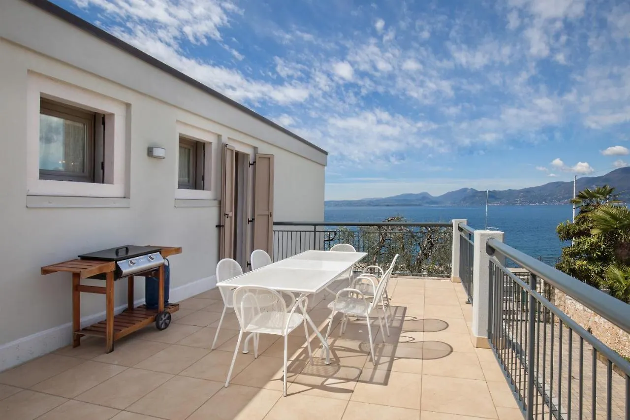 Apartment Casa Al Lago With Pool Torri Del Benaco