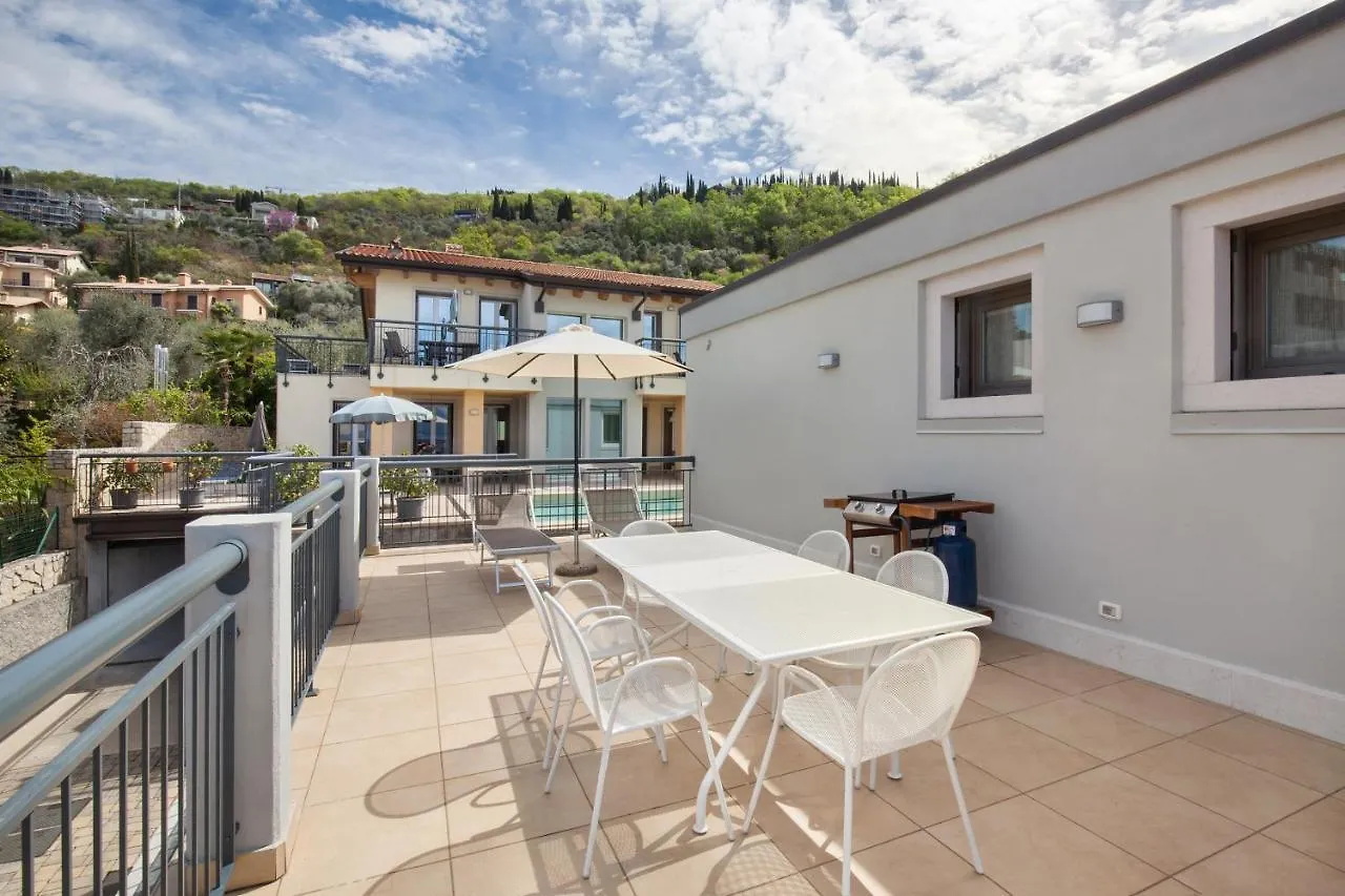 Casa Al Lago With Pool Torri Del Benaco Apartment