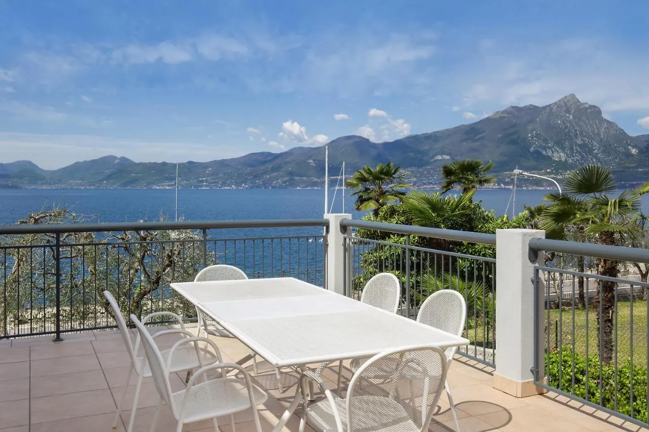 Apartment Casa Al Lago With Pool Torri Del Benaco